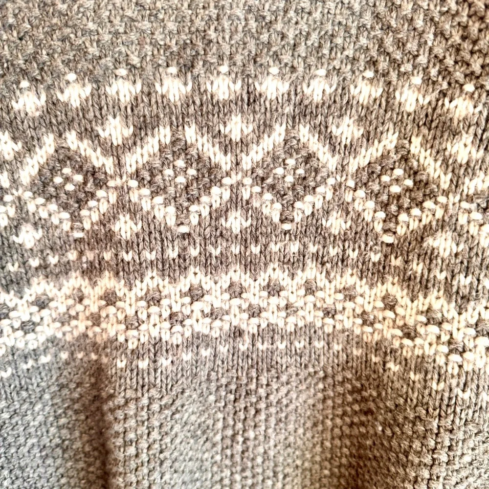 Aeropostale Gray‎ Knitted Sleeveless Cardigan Vest XL Fair Isle Pattern